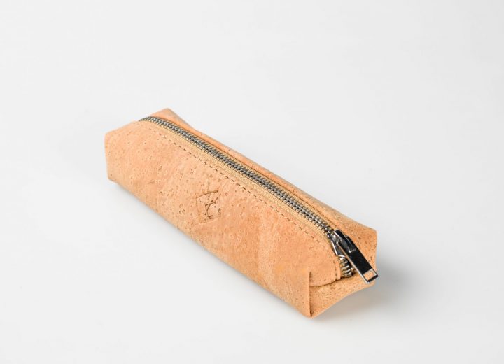 Side top view on a light natural patterned cork pencilcase with a silver zip opening